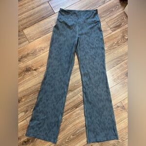 Thrive Societe - Green/Gray Patterned Women's Bootcut Leggings, NWT, Medium